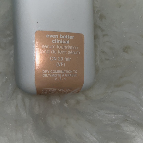 • Clinique Even Better Clinical Serum Foundation CN 20 Fair (VF) - Picture 3 of 5